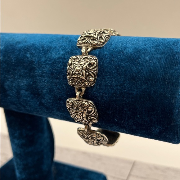 Bracelet Bailey Silver Floral Bracelet Vintage Swirl Toggle Closure - Picture 3 of 10